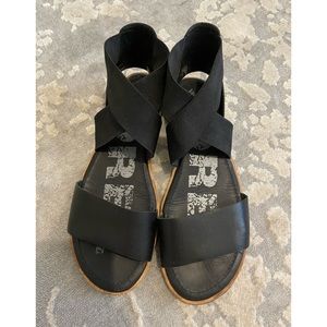 Sorrel black leather sandals